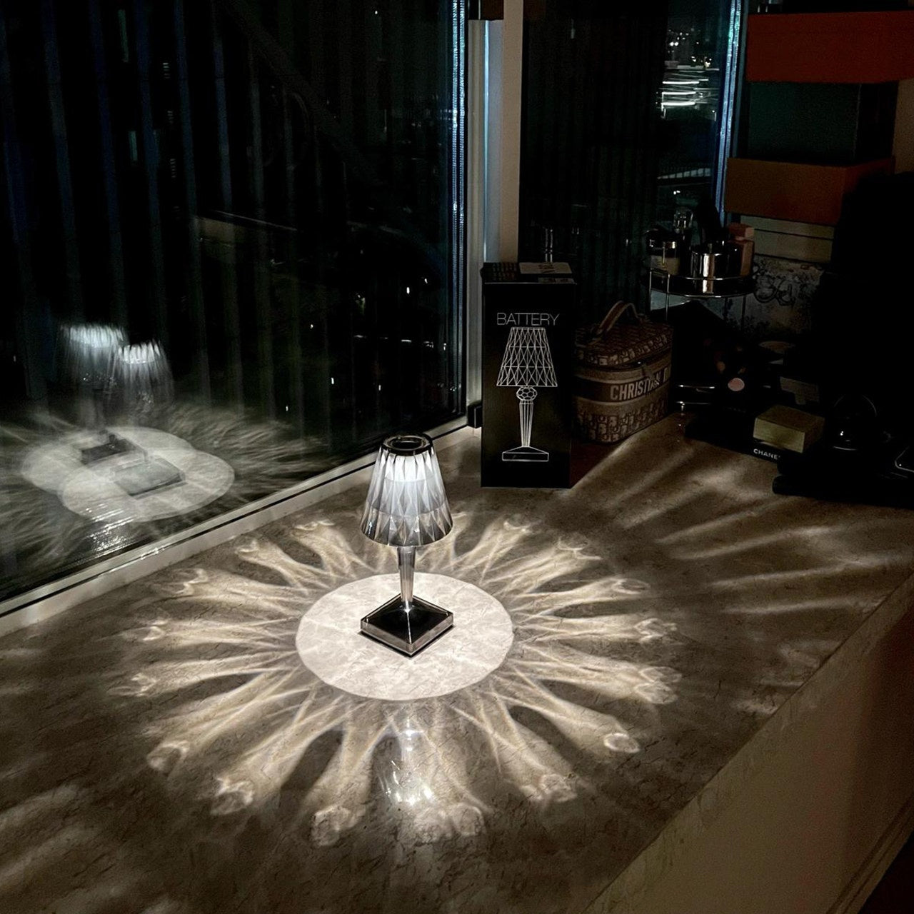 Cristal lamp full silhouette