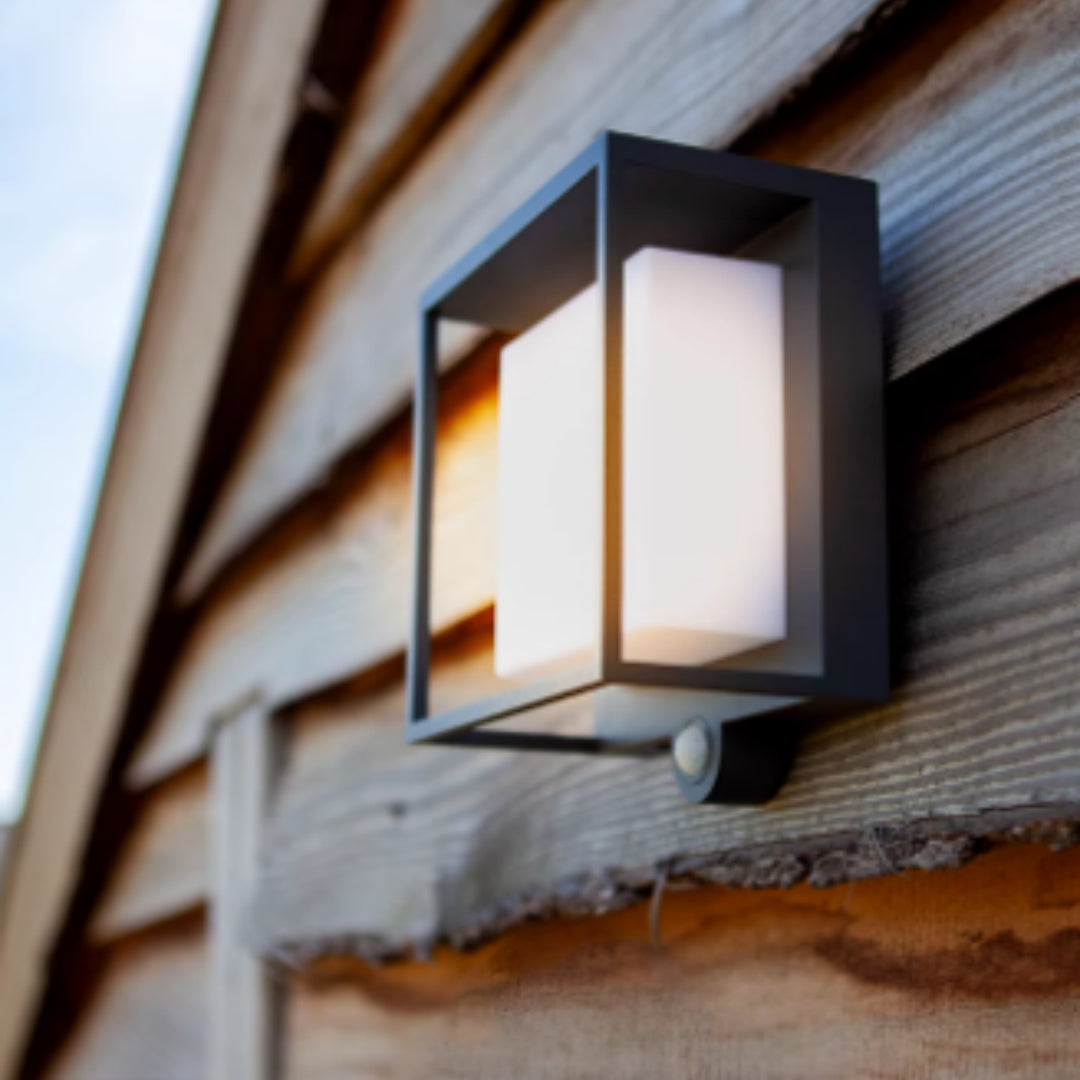 Jardin Solaire wall light full silhouette
