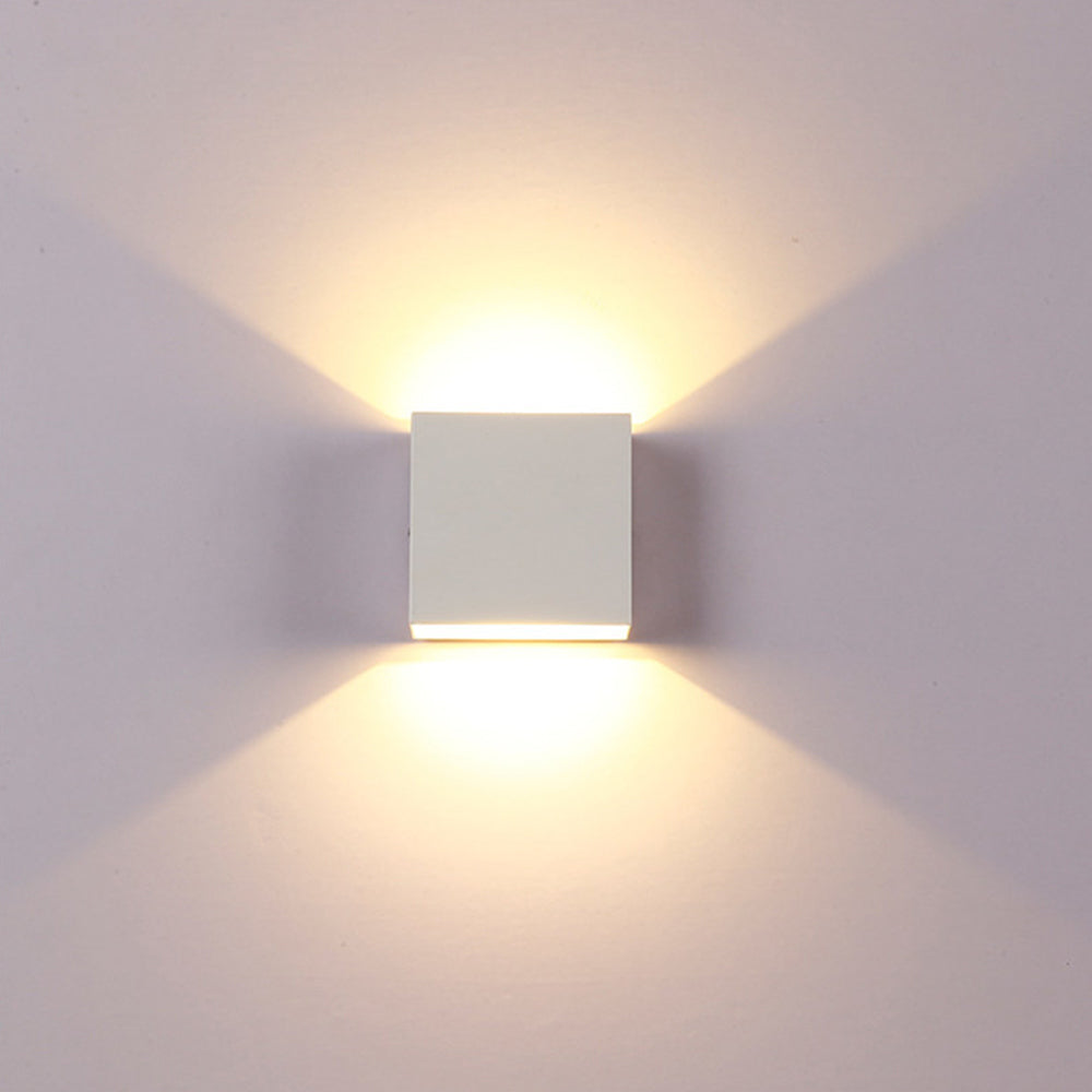 Nordic Style Wall Light – studio product photo | Belloriana