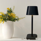 Rétro square night lamp on a nightstand