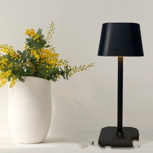 Rétro square night lamp on a nightstand