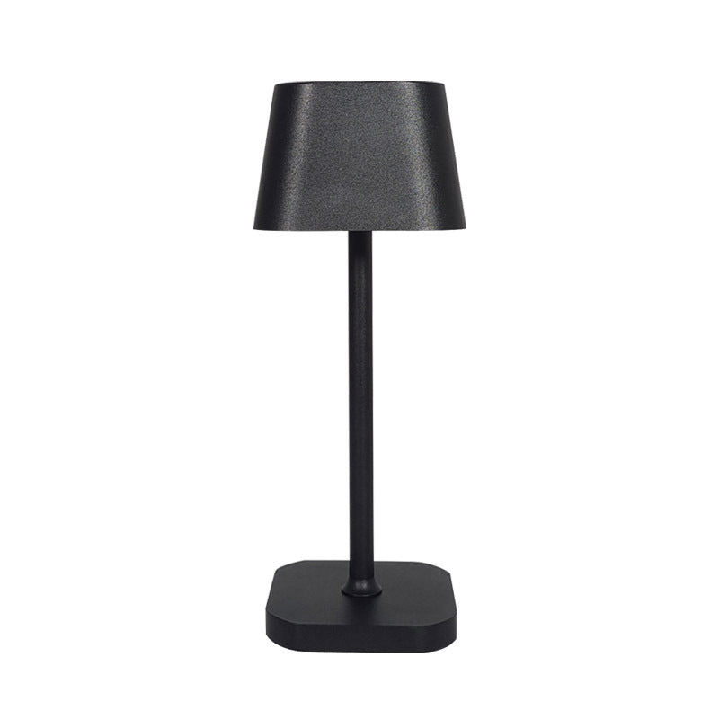 Rétro lamp detail of matte black finish