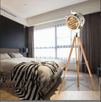 Stage Floor Lamp Industrial Style Tripod – detail view 2 | Belloriana