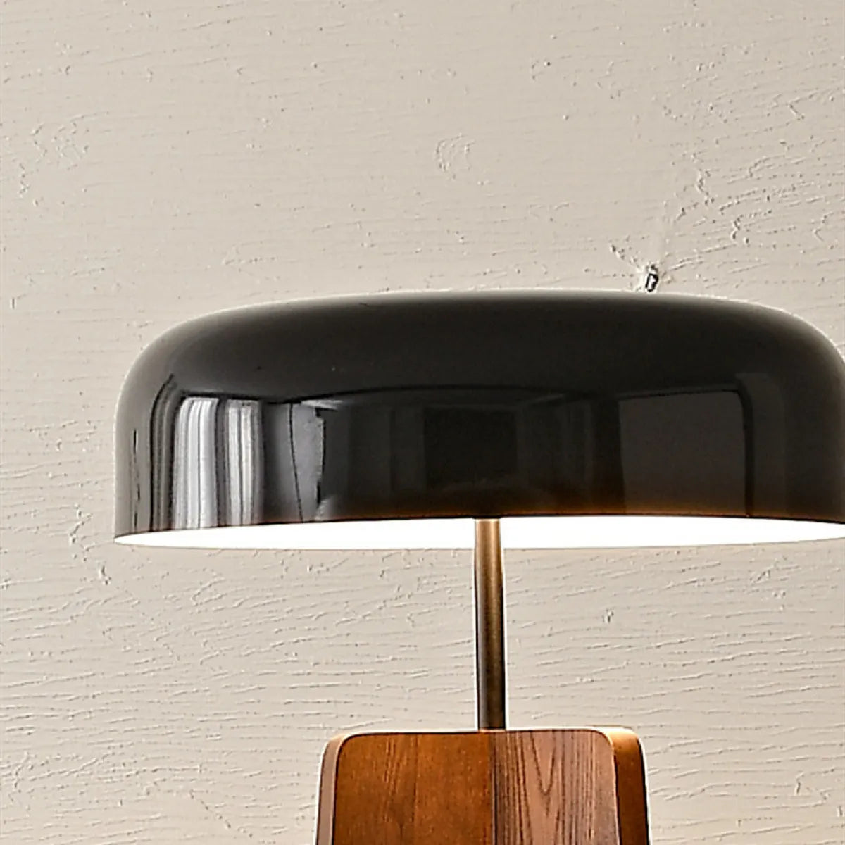 Lampadaire Heritage detail bois