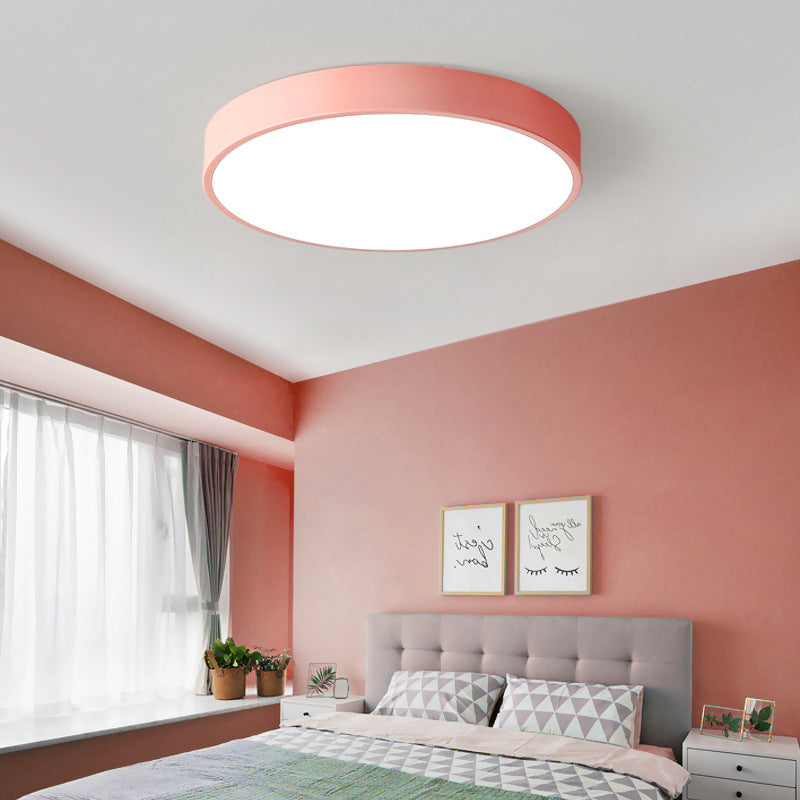 Modern Minimalist Ceiling Light – detail view 1 | Belloriana