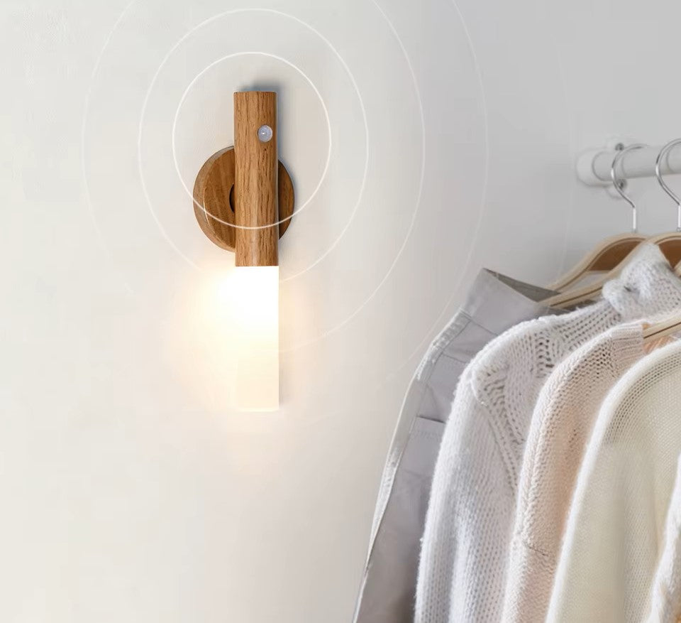 Applique Murale LED à Détecteur de Mouvement – Rechargeable, Finition Bois