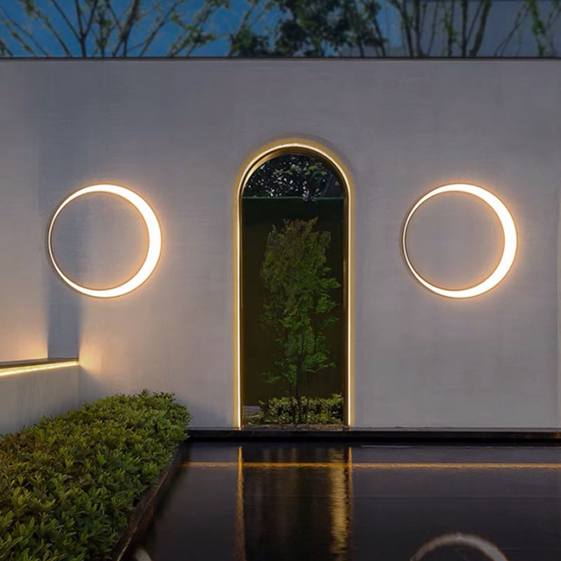 Outdoor Simple Round Wall Lamp Waterproof – studio product photo | Belloriana